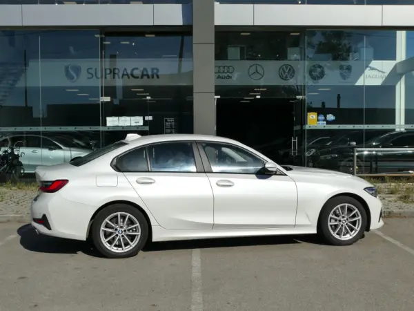 BMW 330 e iPerformance Advantage 38