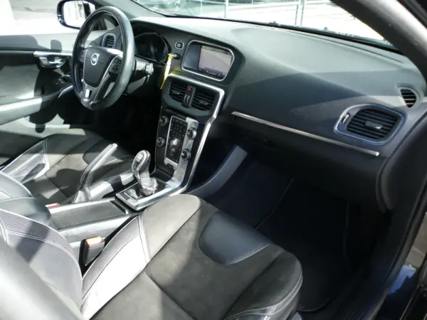 Volvo V40 1.6 D2 R-Design 25