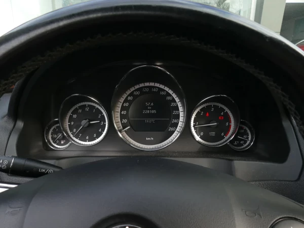 Mercedes-Benz E 250 CDi Avantgarde BlueEfficiency 29