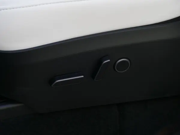 Tesla Model Y Standard 24