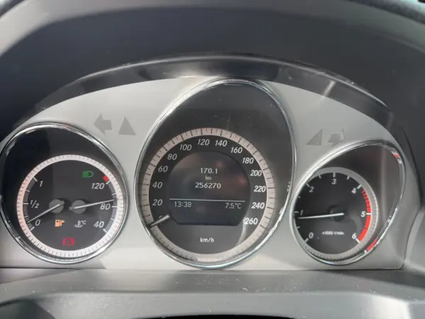 Mercedes-Benz C 220 CDI Avantgarde BlueEfficiency 11