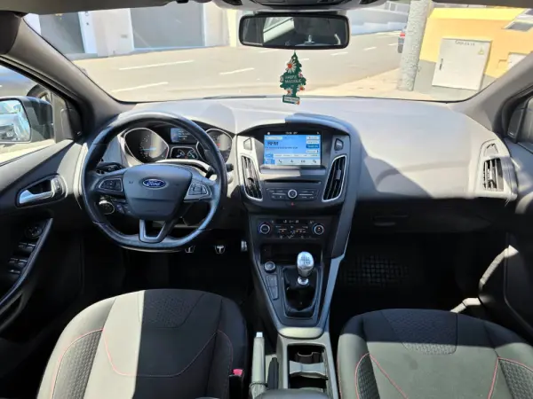 Ford Focus 2.0 TDCi ST-Line 38