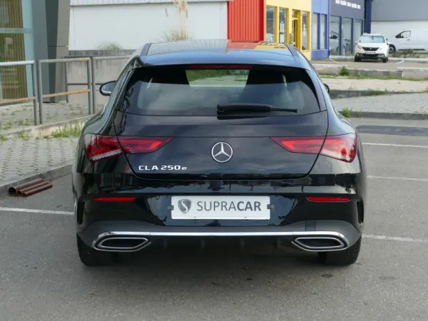 Mercedes-Benz CLA 250 e Shooting Brake AMG Line 4