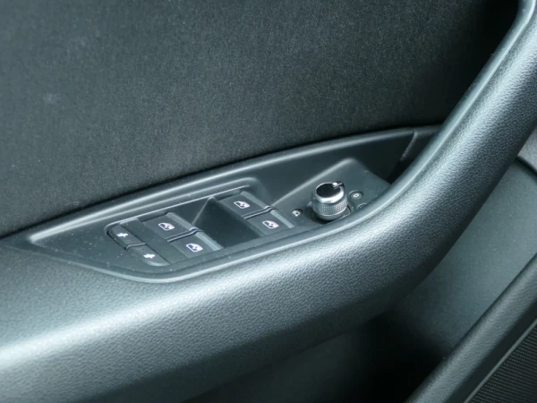 Audi A4 Avant 2.0 TDI Advance 30
