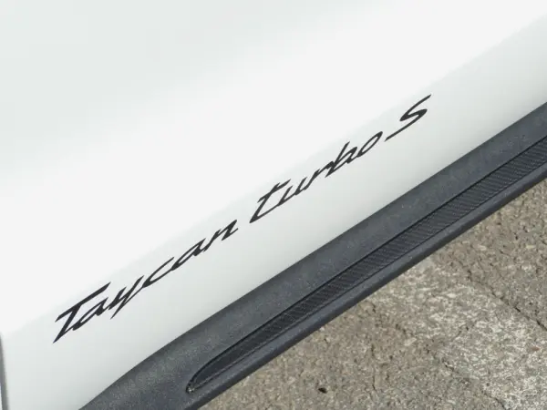 Porsche Taycan Turbo S 9