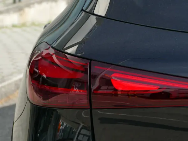 Mercedes-Benz EQA 250+ AMG Line 12