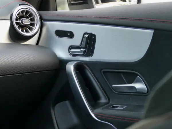 Mercedes-Benz CLA 250 e Shooting Brake AMG Line 34