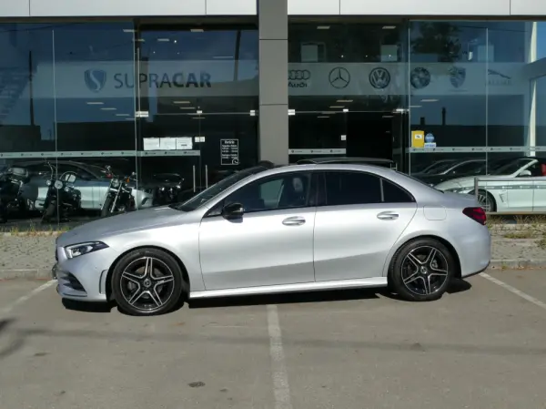 Mercedes-Benz A 200 Limousine AMG Line Aut. 40