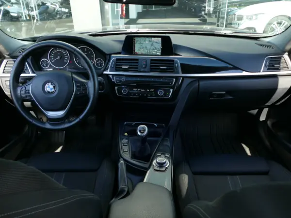 BMW 318 d Line Sport 40