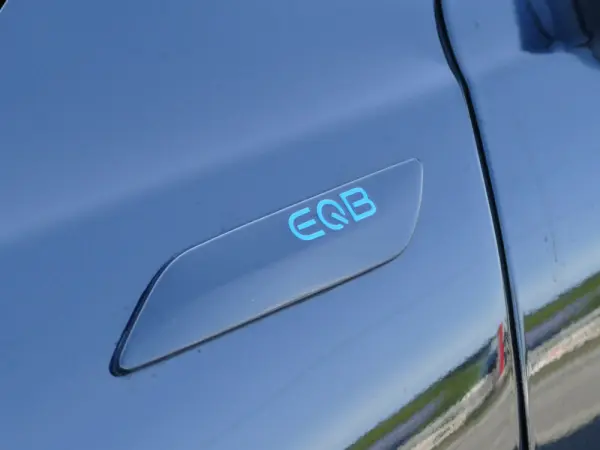 Mercedes-Benz EQB 300 4Matic 10