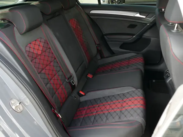 Volkswagen Golf 2.0 TSI GTi TCR DSG 34