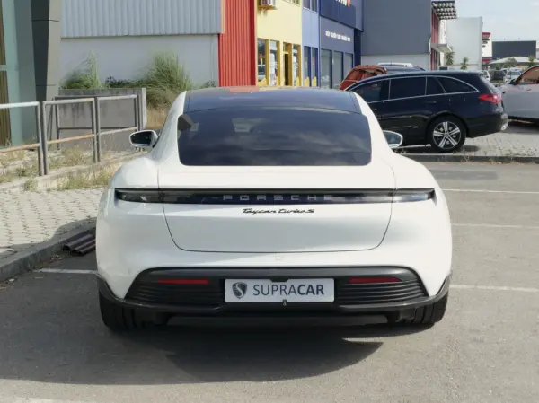 Porsche Taycan Turbo S 5