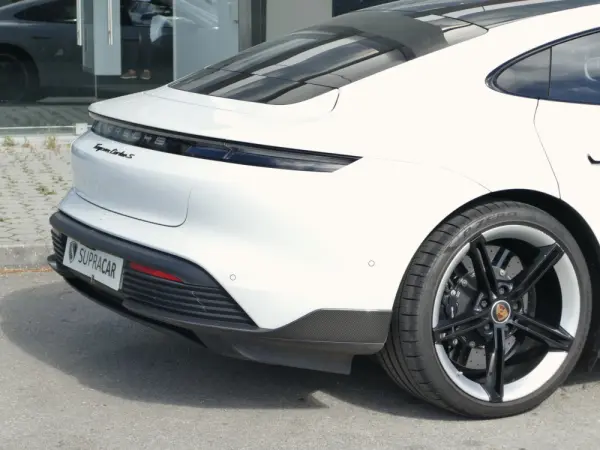 Porsche Taycan Turbo S 6