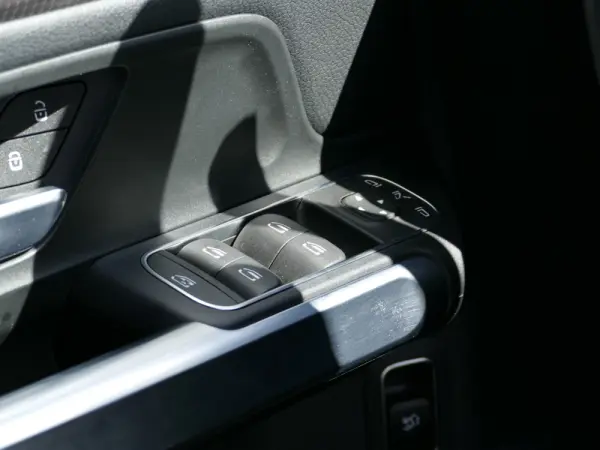 Mercedes-Benz EQB 250 Progressive 32