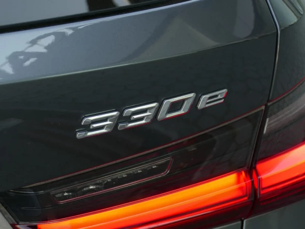 BMW 330 e Touring Pack M Auto 12