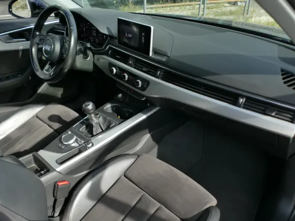 Audi A4 Avant 2.0 TDI Advance 31