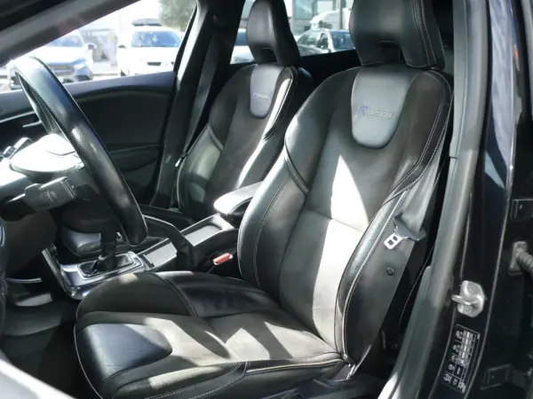 Volvo V40 1.6 D2 R-Design 23