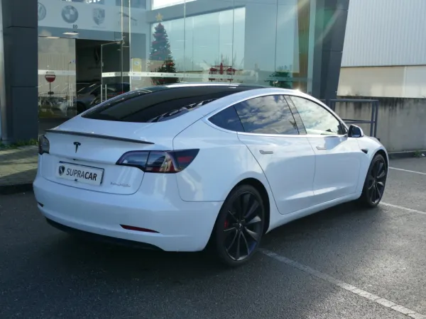Tesla Model 3 Performance Dual Motor AWD 3