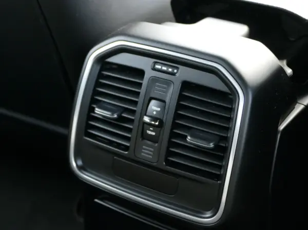 Porsche Macan S 37
