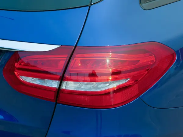 Mercedes-Benz C 300 h Avantgarde+ 11