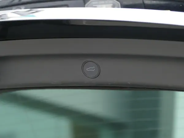 Tesla Model Y Standard 12