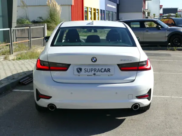 BMW 330 e iPerformance Advantage 5