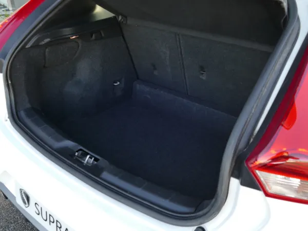 Volvo V40 2.0 D2 R-Design 10