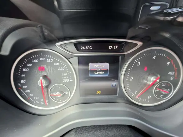 Mercedes-Benz A 180 d AMG Line 10