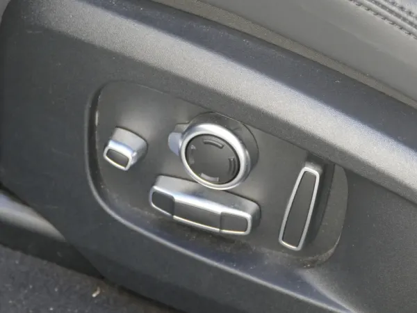 Jaguar F-Pace 2.0 P400e AWD R-Dynamic S 28