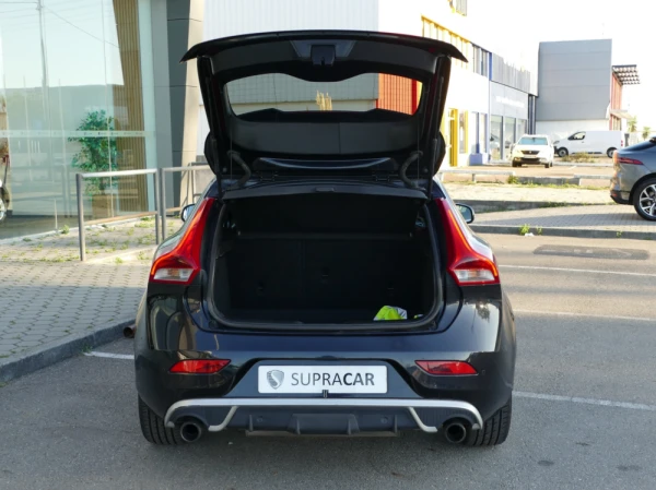 Volvo V40 2.0 D2 R-Design Momentum 6