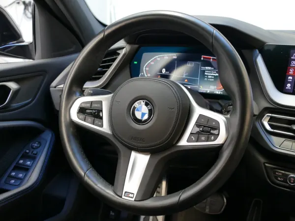 BMW 116 d Pack M Shadow Auto 28