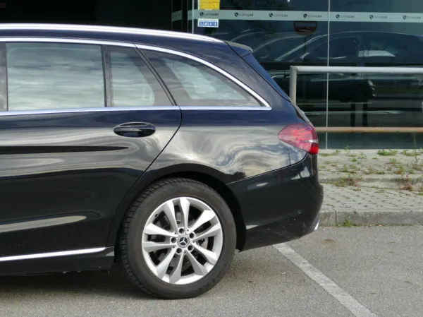 Mercedes-Benz C 200 d Avantgarde 13