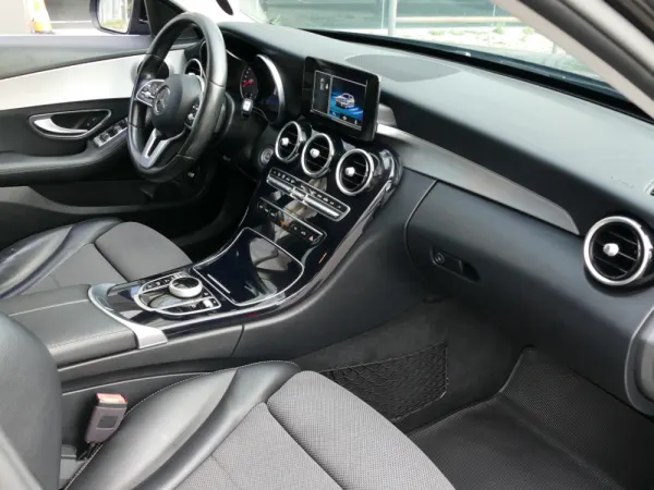 Mercedes-Benz C 200 d Avantgarde 28