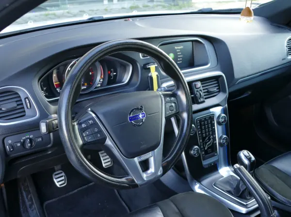 Volvo V40 2.0 D2 R-Design 19