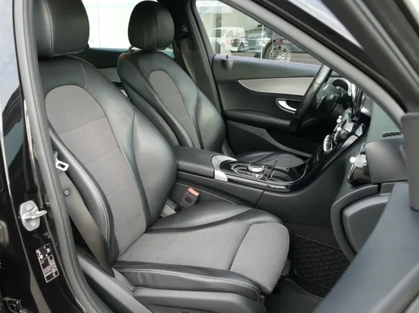 Mercedes-Benz C 200 d Avantgarde 27