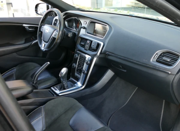 Volvo V40 2.0 D2 R-Design Momentum 28