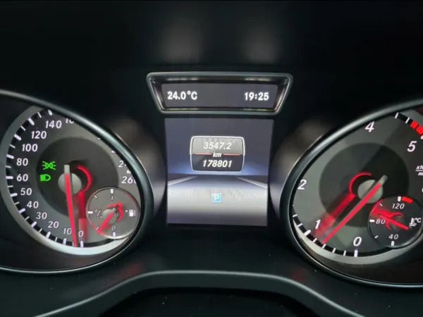 Mercedes-Benz GLA 200 CDi AMG Line 9