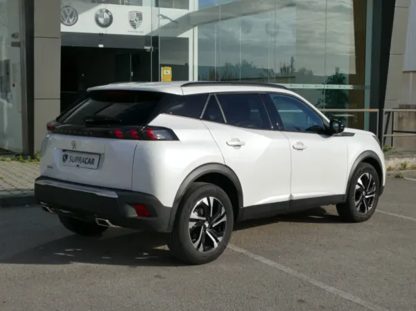 Peugeot 2008 1.2 PureTech Allure EAT8 3