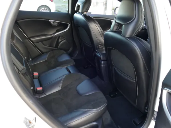 Volvo V40 2.0 D2 R-Design 25