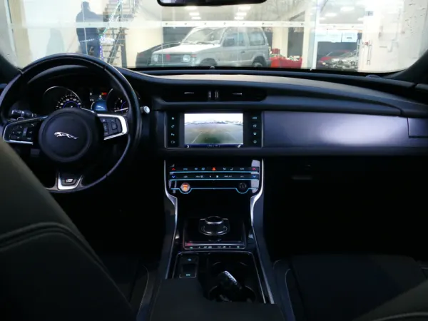 Jaguar XF Sportbrake 2.0 D R-Sport Aut. 38