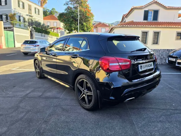 Mercedes-Benz GLA 200 CDi AMG Line 6