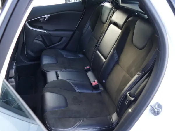 Volvo V40 2.0 D2 R-Design 26