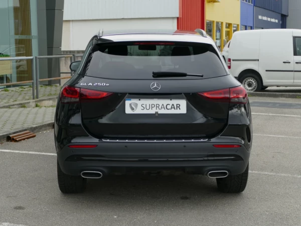 Mercedes-Benz GLA 250 e AMG Line 4
