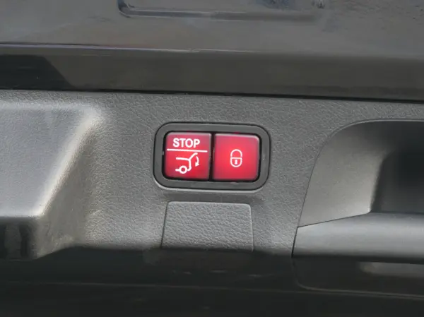 Mercedes-Benz CLA 250 e Shooting Brake AMG Line 10