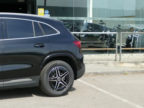 Mercedes-Benz EQA 250+ AMG Line 17