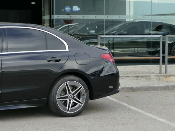 Mercedes-Benz C 300 e AMG Line 15