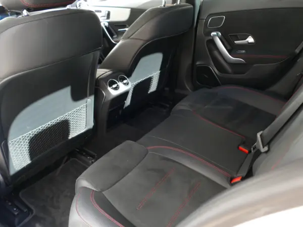 Mercedes-Benz A 200 Limousine AMG Line Aut. 31
