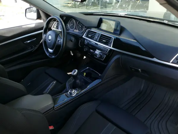 BMW 318 d Line Sport 30