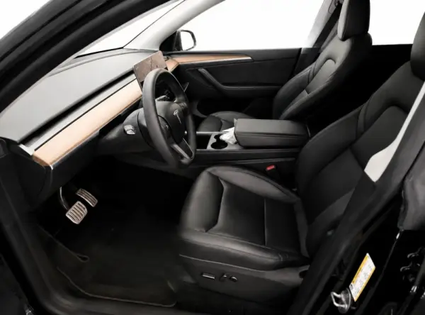 Tesla Model Y Performance Dual Motor AWD 7