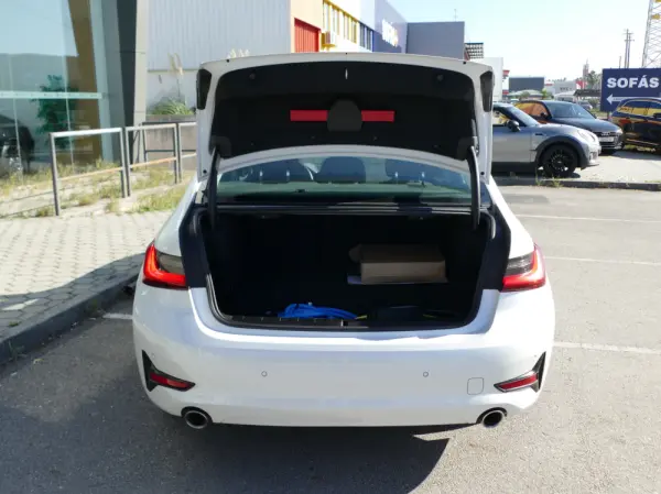 BMW 330 e iPerformance Advantage 11